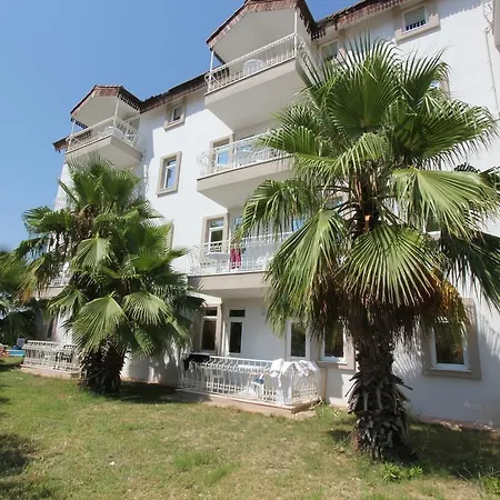 Almila Lejlighedshotel Side