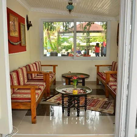 Lejlighedshotel Almila Side