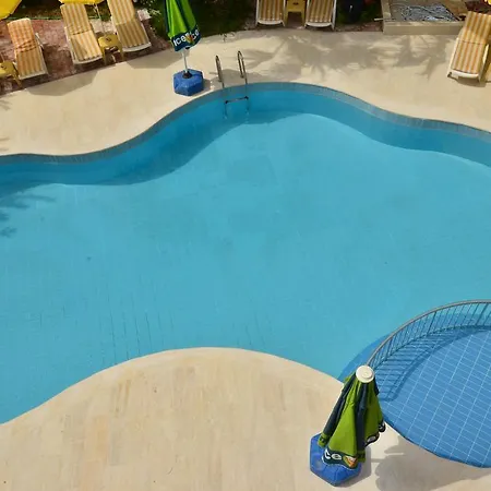 Almila アパートホテル シダ