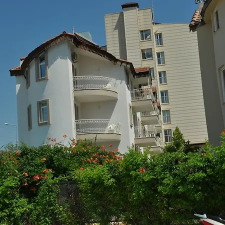 Almila מלון דירות 2*