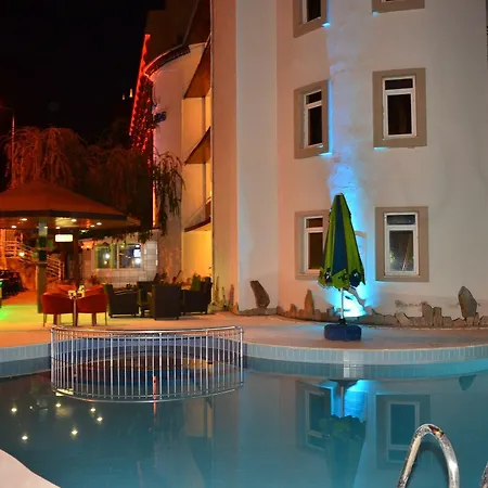 شقة فندقية Almila 2*